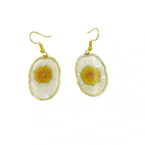 Pressed Daisies Art to Wear Statement Dangle Earrings Gold-Plated Resin Jewelry - Picture 2 of 5